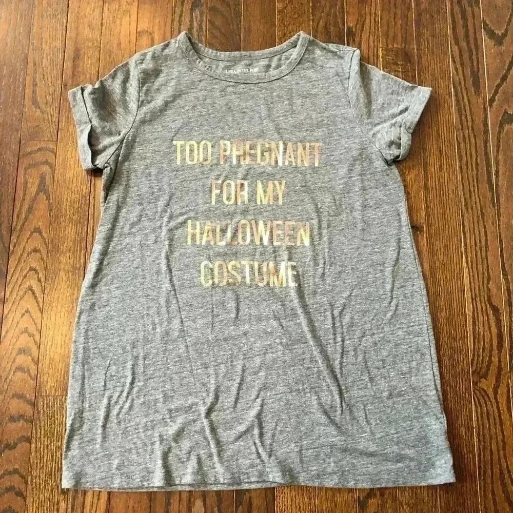 A Pea in the Pod Maternity M “Too Pregnant for my Halloween Costume” Tee - EUC